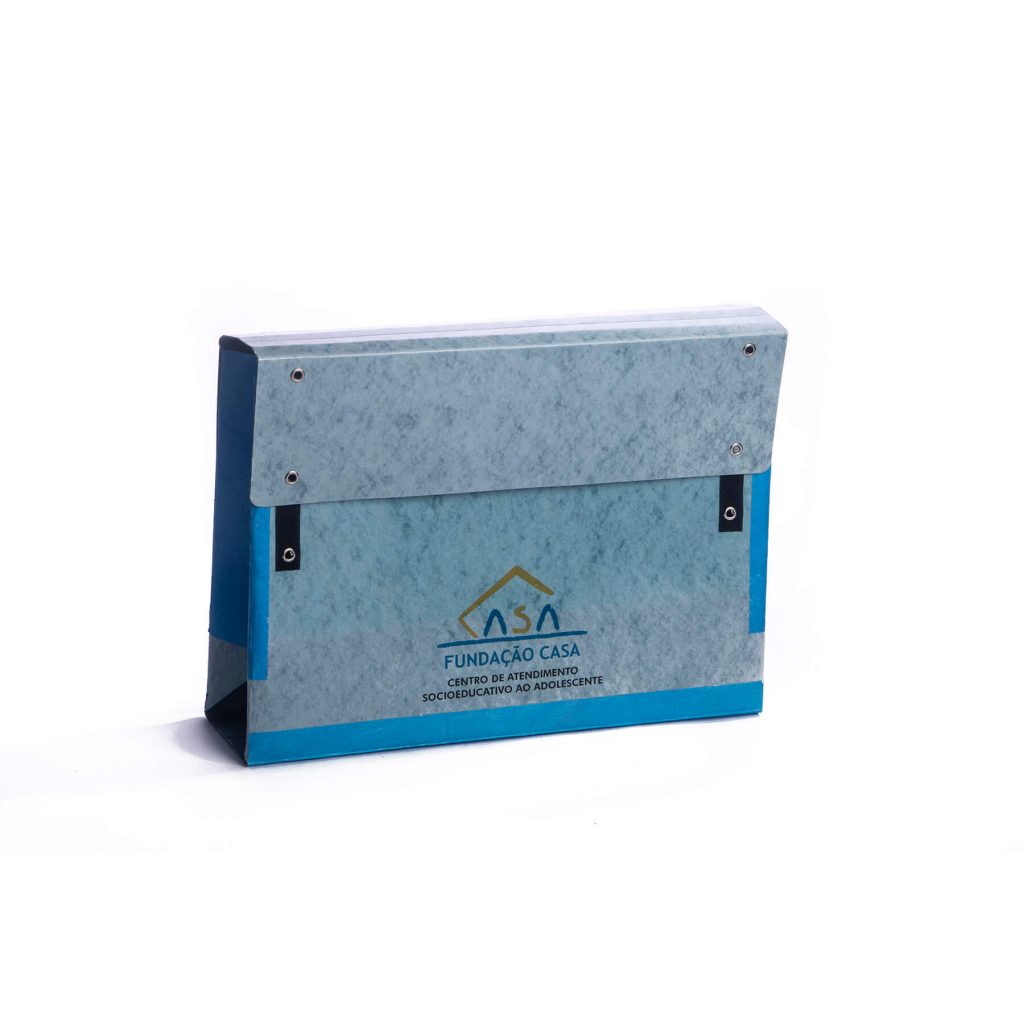 Blue and gray fabric organizer bag with Fundação CASA logo and text in Portuguese.