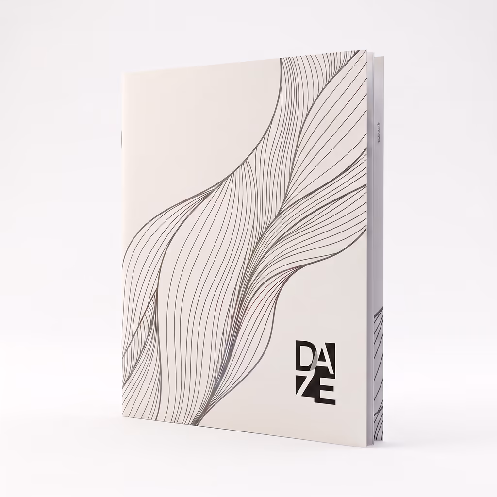 Catalogo Daze fechado, capa off-white com grafismo de linhas onduladas